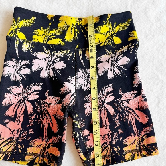 Solid & Striped biker shorts with all-over palm tree print size small - Picture 4 of 10